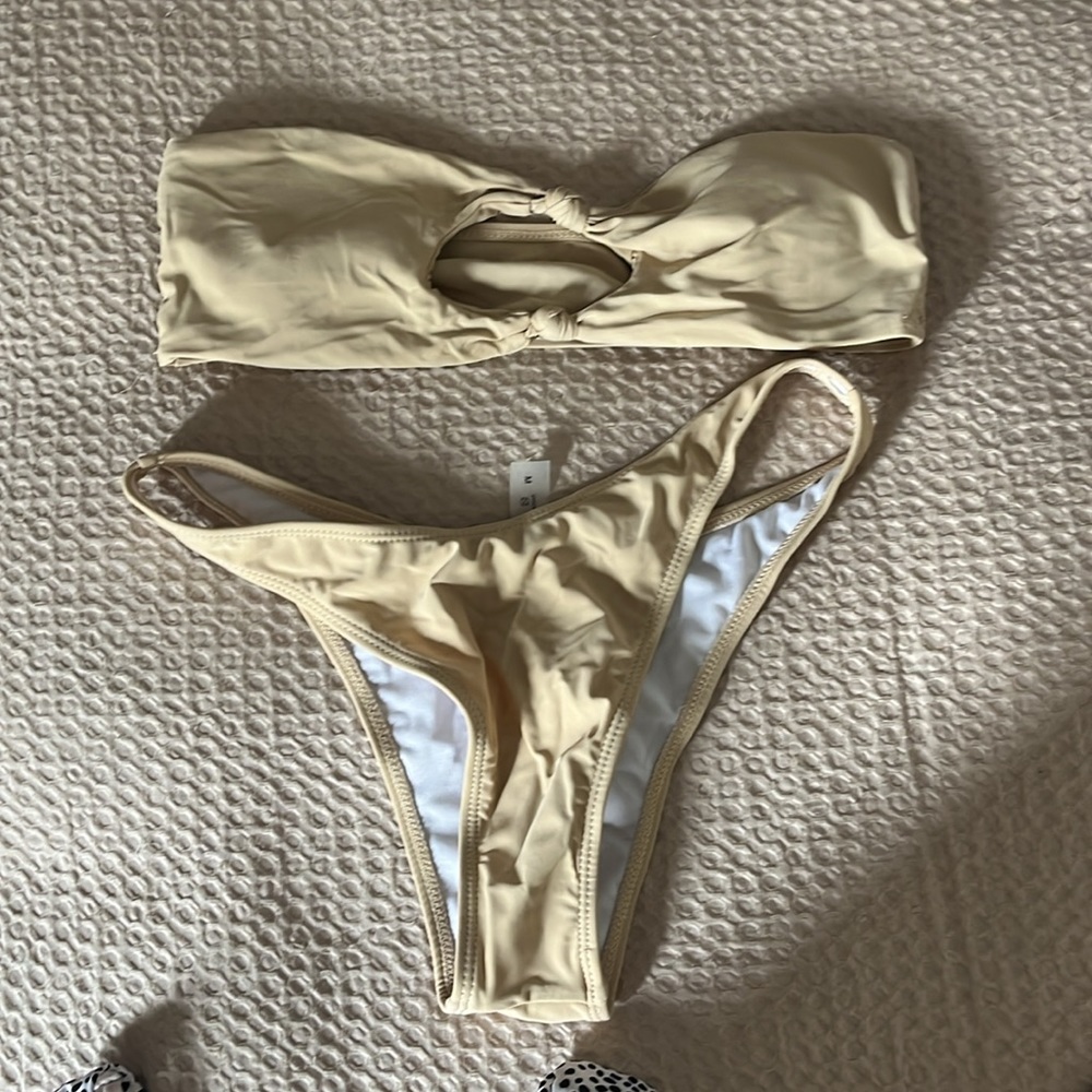Bikini Bundle - Picture 3 of 9